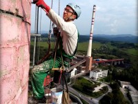 oprava plášta výškového komína horolezeckou technikou